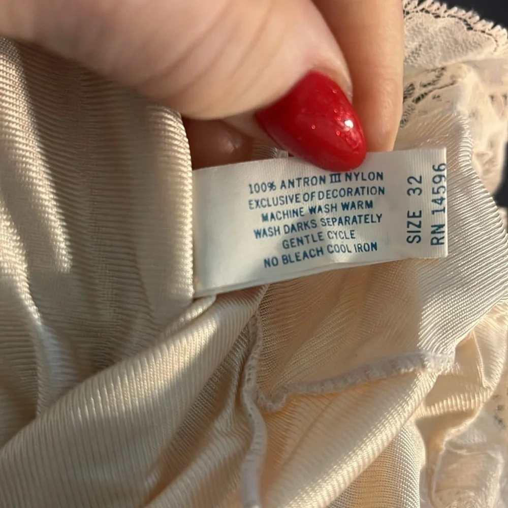 Kayser Vintage Full Slip Lingerie Adjustable Straps Lace Trim Size 32 USA